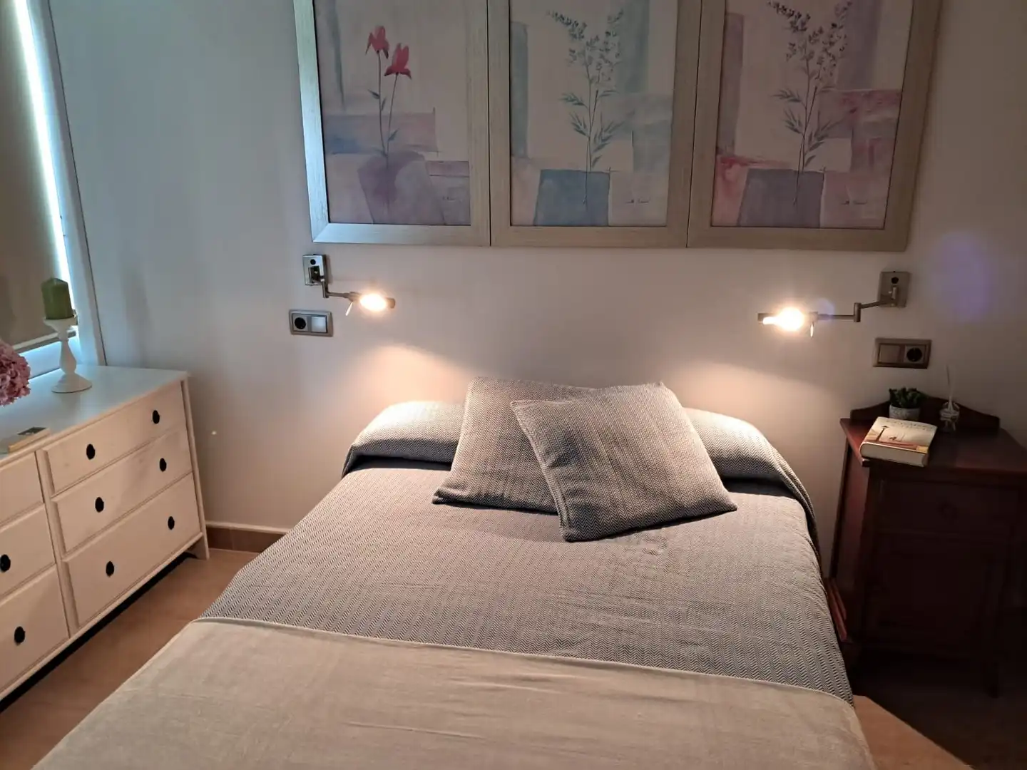 Habitación de Apartamento de alquiler en Almonte con Aire acondicionado, Terraza y Amueblado