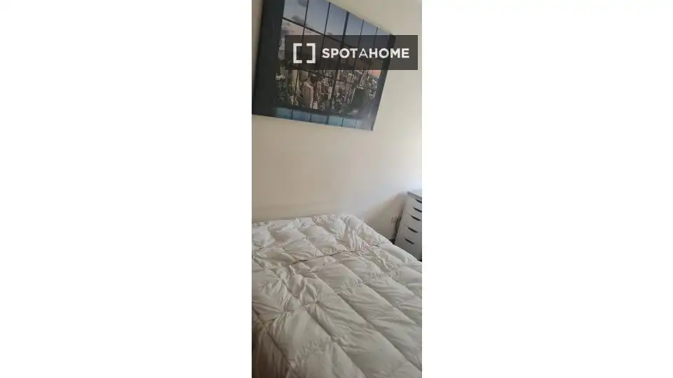 Bedroom of Flat for share in Vigo   with Air Conditioner, Terrace and Furnished