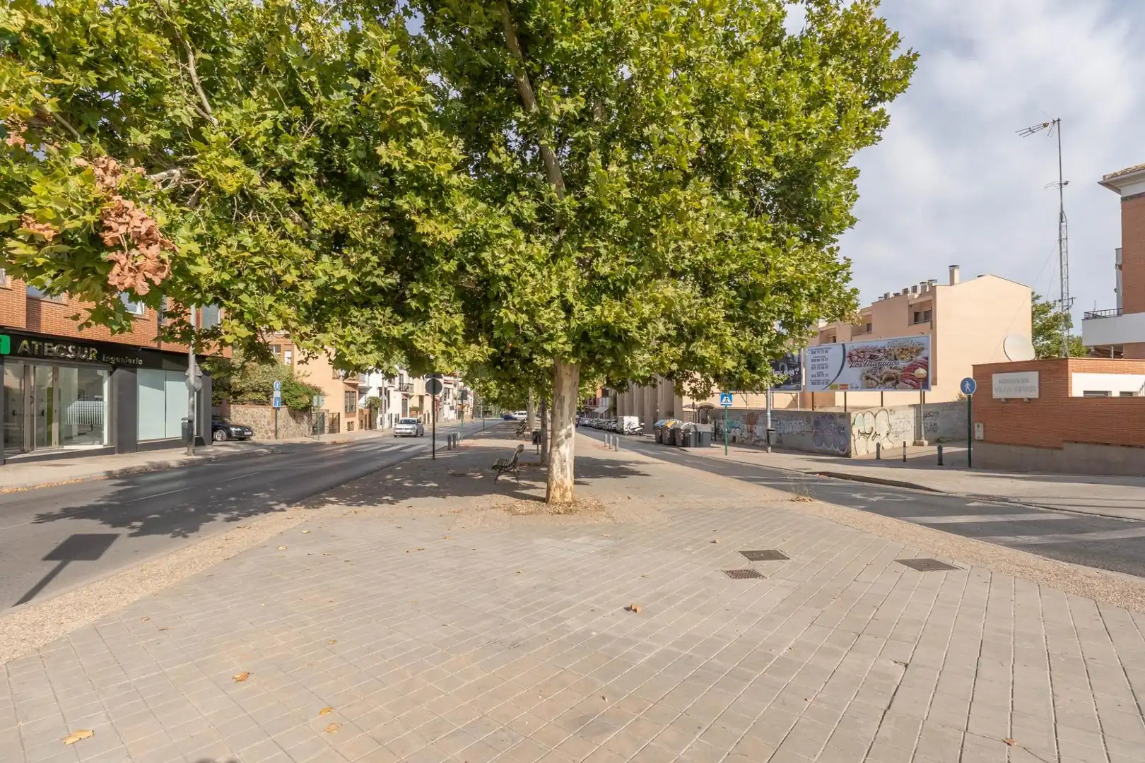 Außenansicht von Gebäude zum Verkauf in Granada