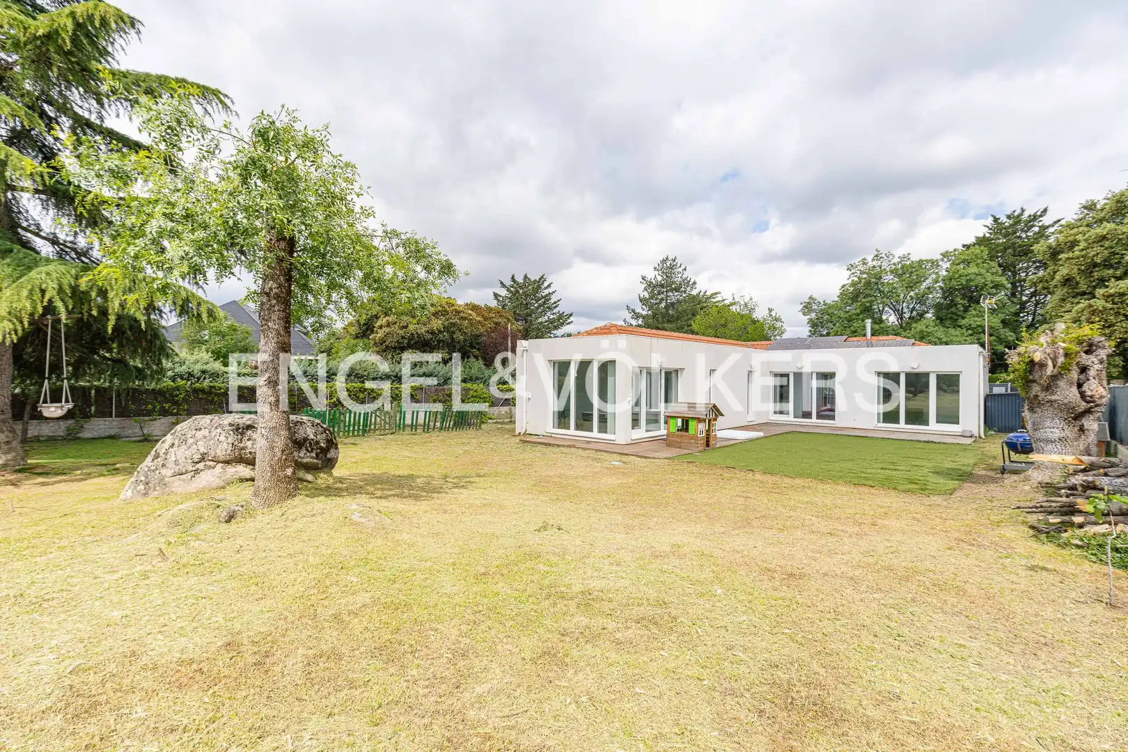 Vista exterior de Casa o xalet de lloguer en Alpedrete amb Calefacció, Jardí privat i Parquet