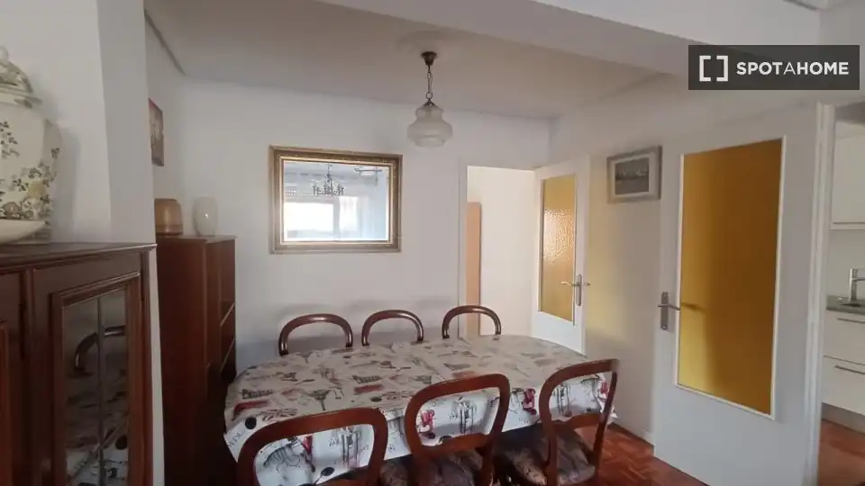 Habitació a Mendebaldea - Ermitagaña