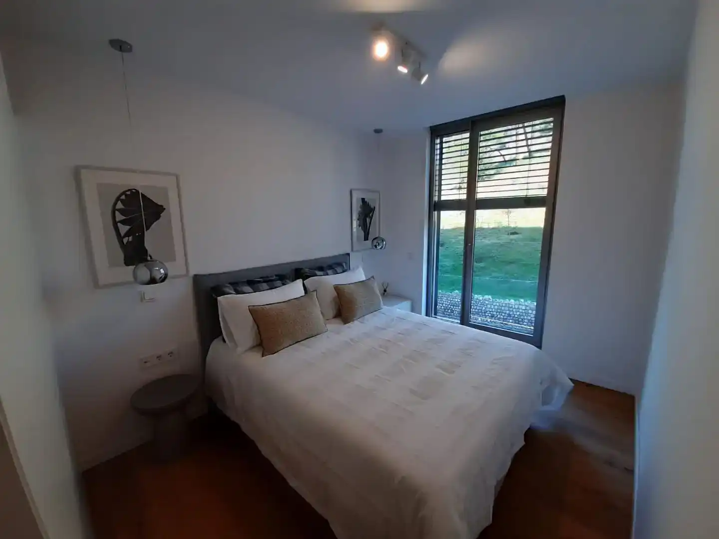 Bedroom of Flat for rent in  Madrid Capital  with Air Conditioner, Swimming Pool and Balcony