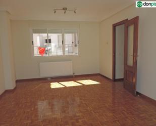 Bedroom of Flat to rent in Salamanca Capital  with Balcony