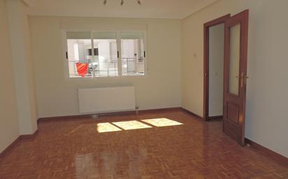 Bedroom of Flat to rent in Salamanca Capital  with Balcony