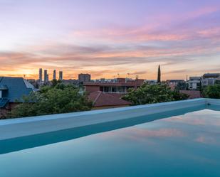 Piscina de Casa o xalet en venda en  Madrid Capital amb Aire condicionat, Terrassa i Piscina