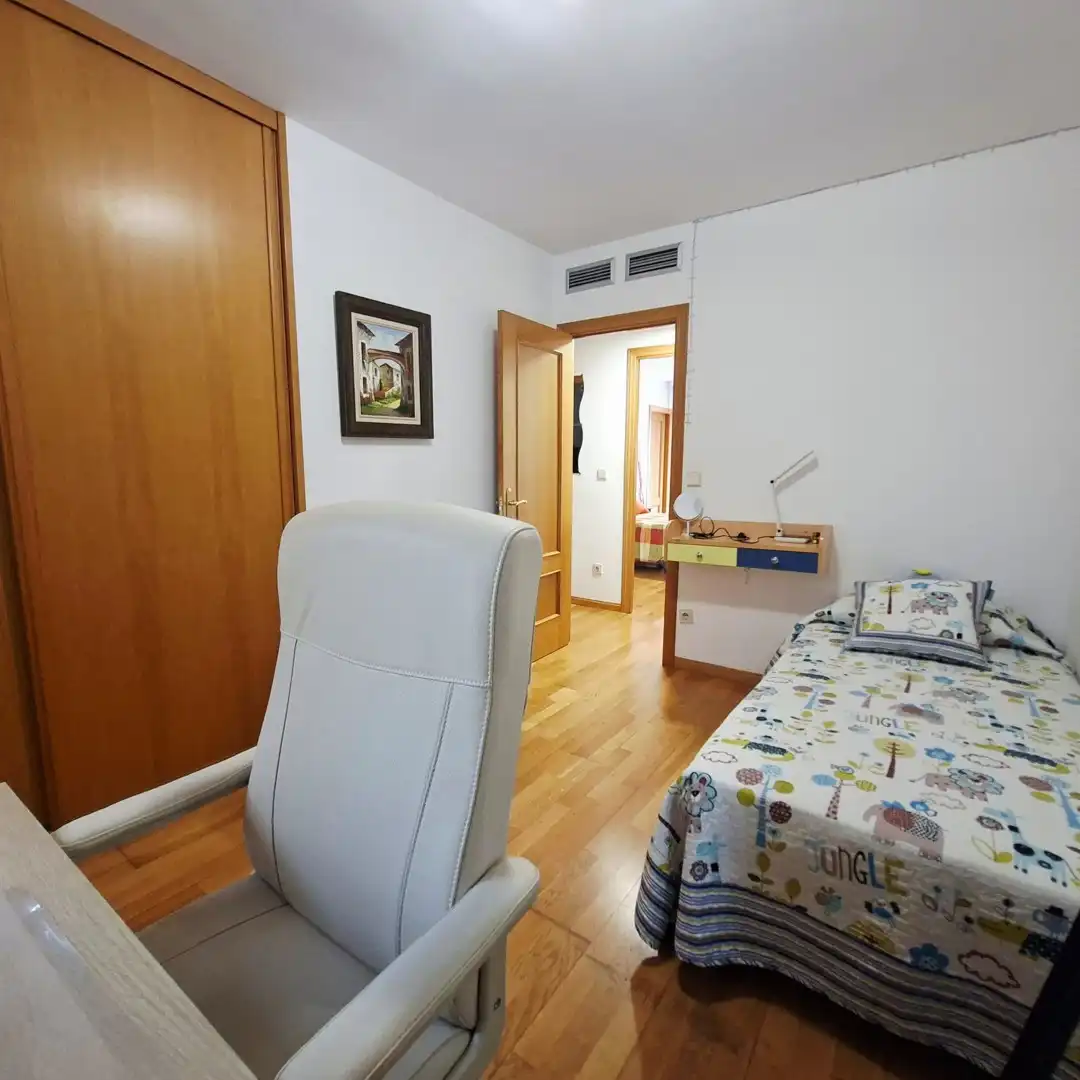 Dormitori de Pis en venda en Zaragoza amb Terrassa, Traster i Piscina