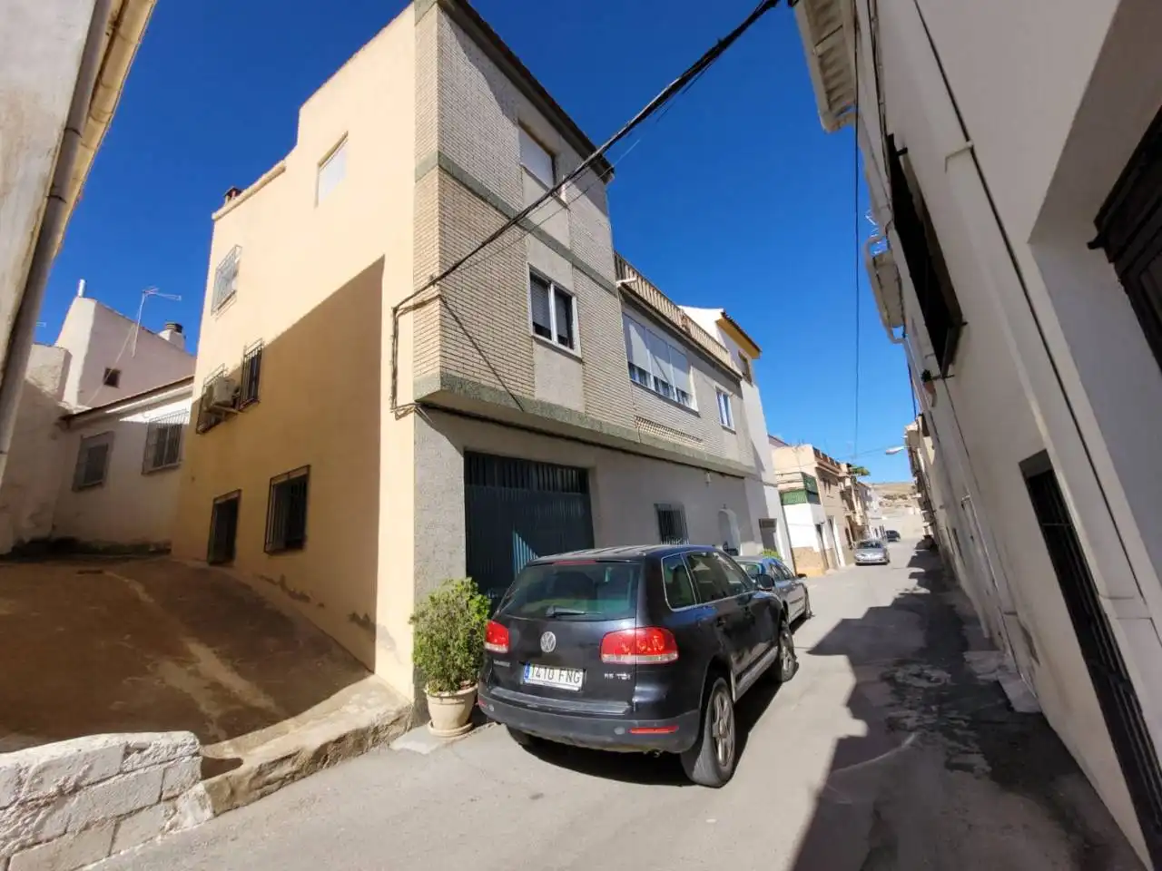 Vista exterior de Casa o xalet en venda en Baza amb Aire condicionat, Calefacció i Terrassa