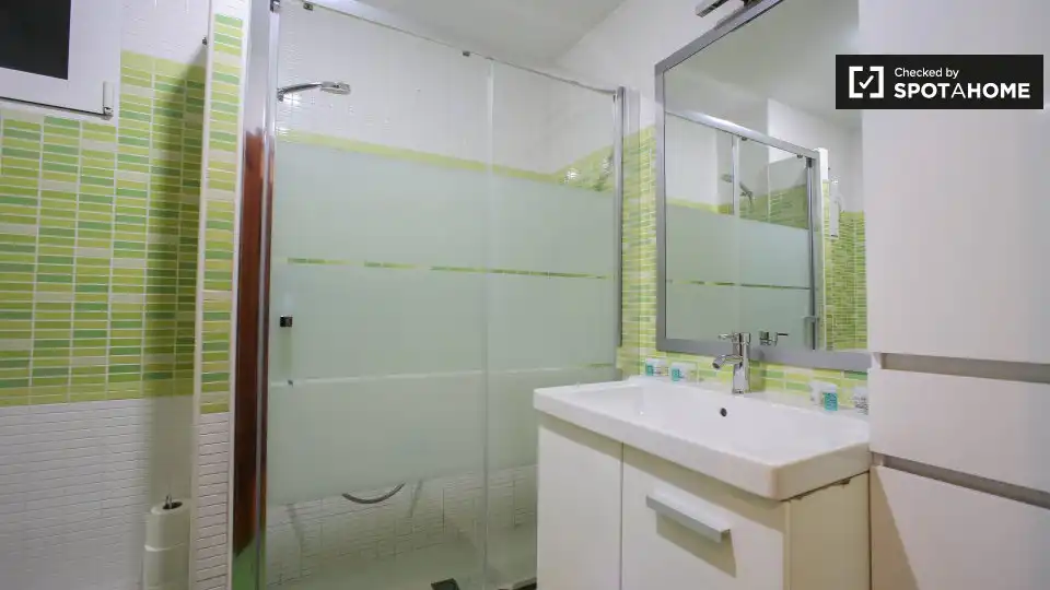 Baño de Piso de alquiler en Valencia con Aire acondicionado, Calefacción y Amueblado