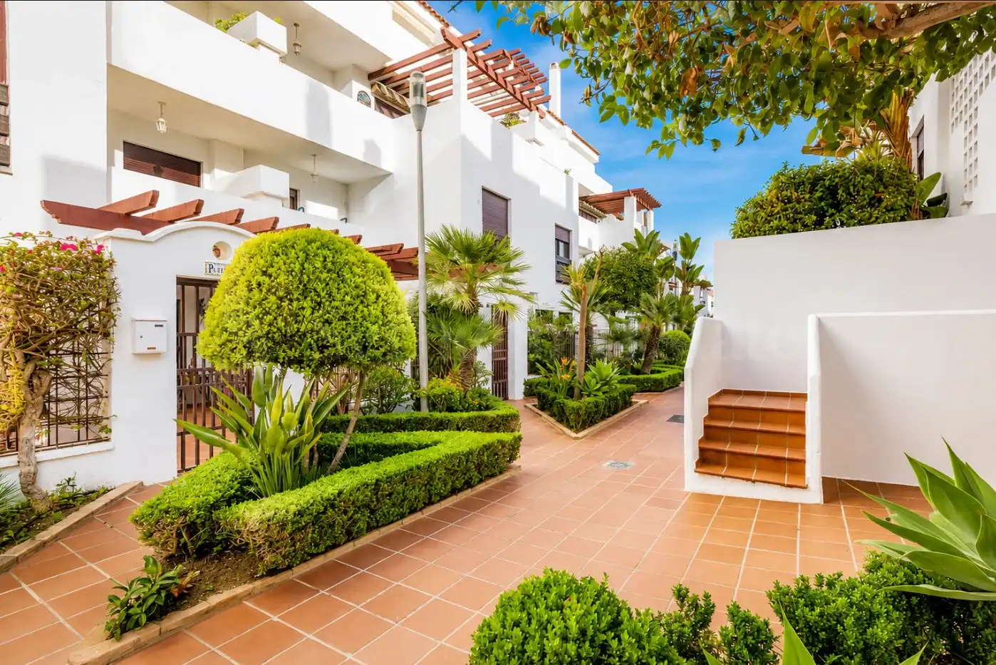 Vista exterior de Piso en venta en Marbella con Aire acondicionado, Jardín privado y Parquet