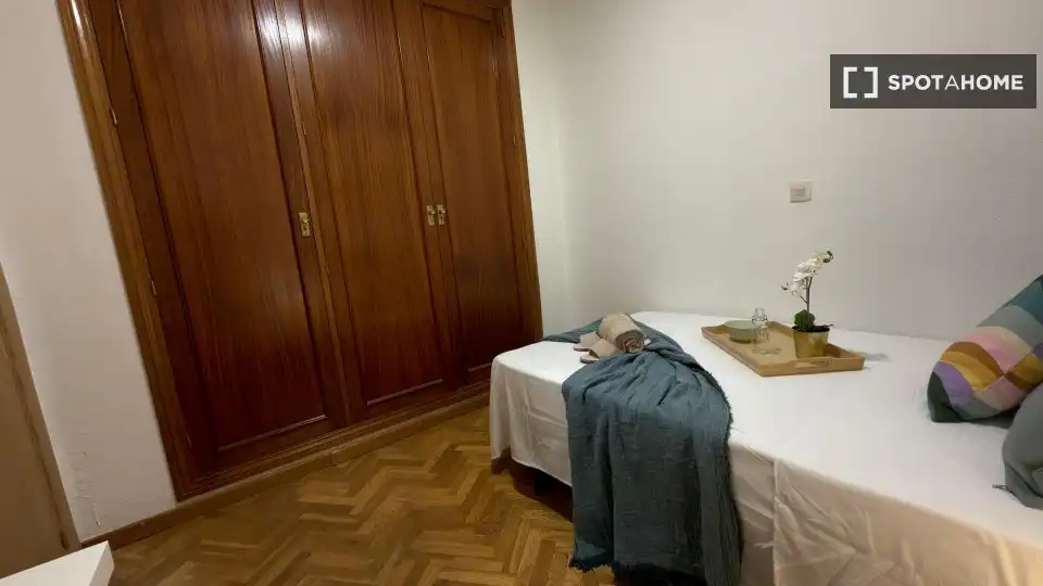 Habitación de Piso de alquiler en Madrid con Aire acondicionado, Calefacción y Amueblado