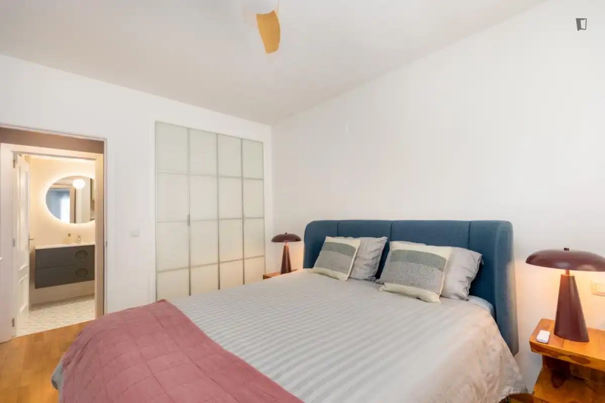Dormitori de Apartament de lloguer en Valencia amb Aire condicionat, Moblat i Forn