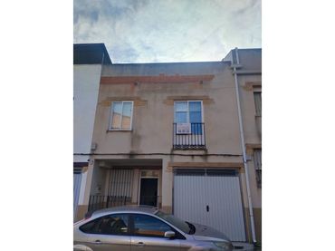 Casa amb jardí en venda a Travesia Ramón y Cajal
