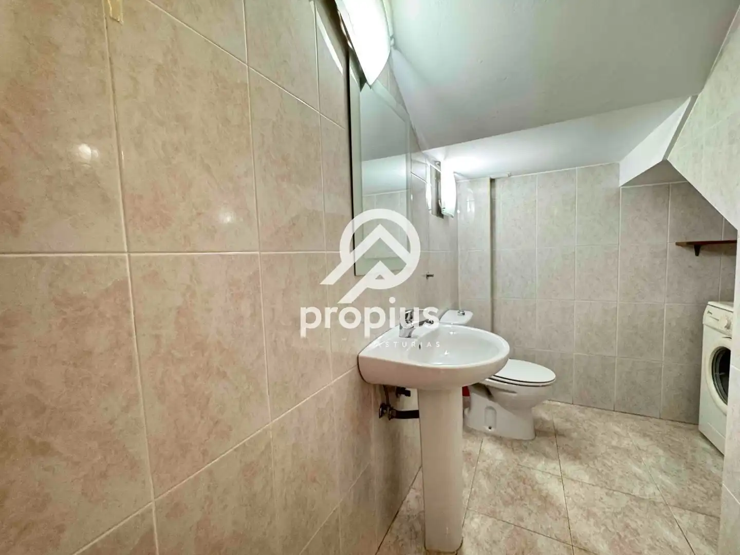 Baño de Casa adosada en venta en Piloña con Calefacción, Jardín privado y Parquet