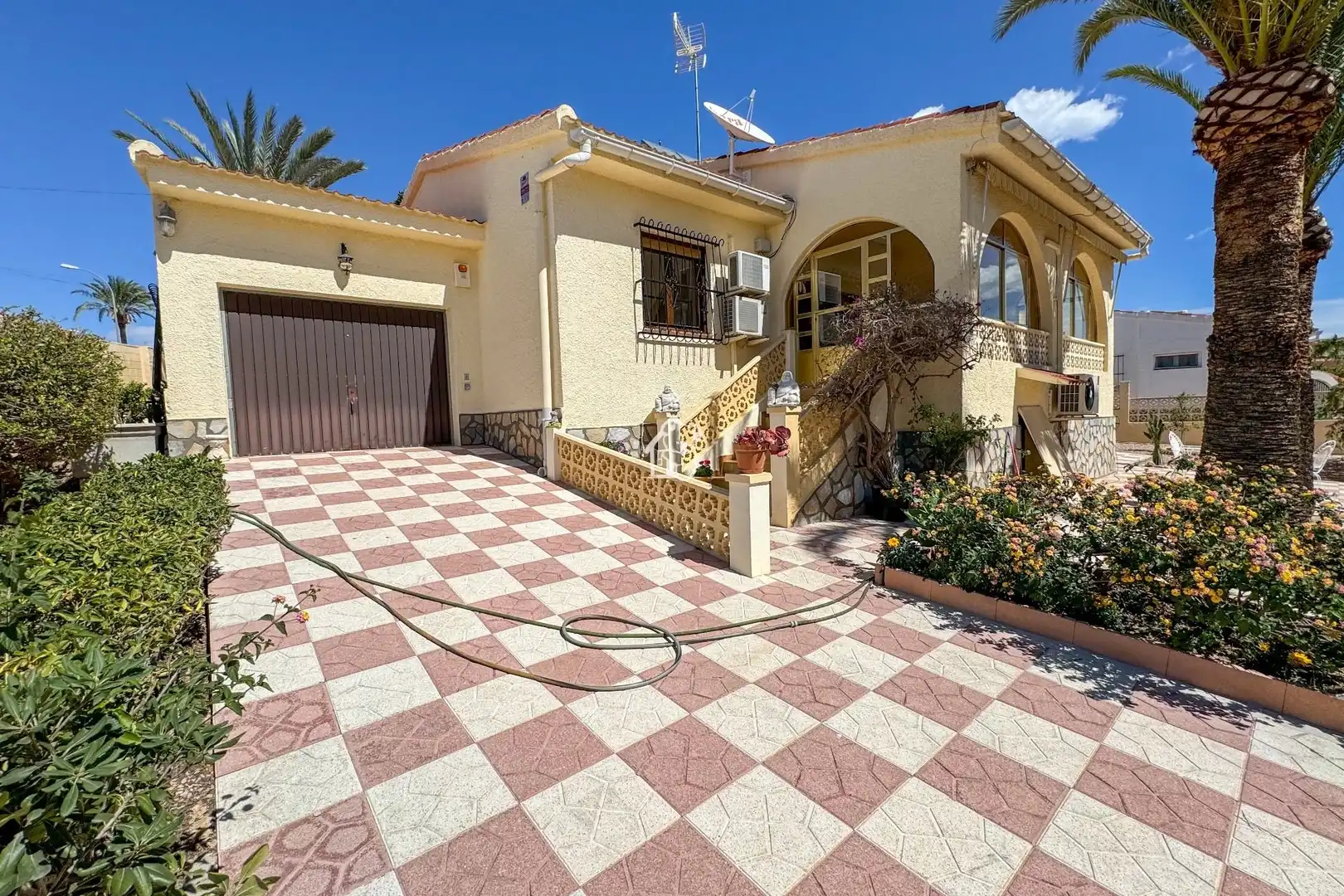 Vista exterior de Casa o chalet de alquiler en Rojales con Aire acondicionado, Jardín privado y Terraza