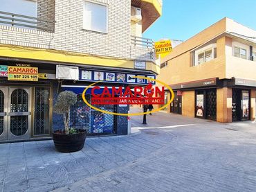 Locale commerciale in vendita a Coria del Río