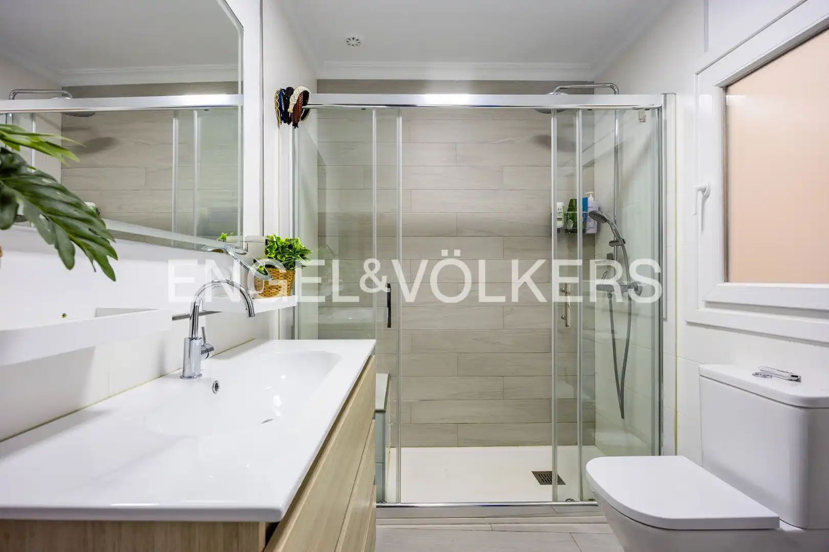 Baño de Piso en venta en Cádiz con Calefacción, Amueblado y Balcón