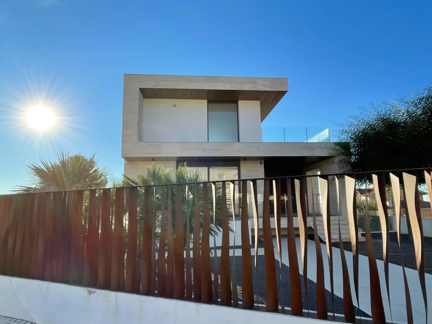 Vista exterior de Casa o xalet de lloguer en El Vendrell amb Aire condicionat, Calefacció i Jardí privat