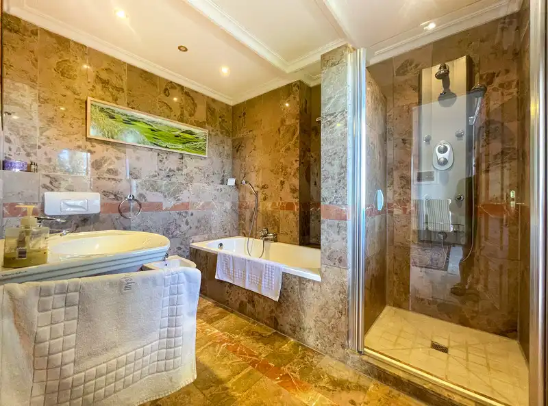 Bany de Casa o xalet de lloguer en Marbella amb Aire condicionat, Jardí privat i Terrassa
