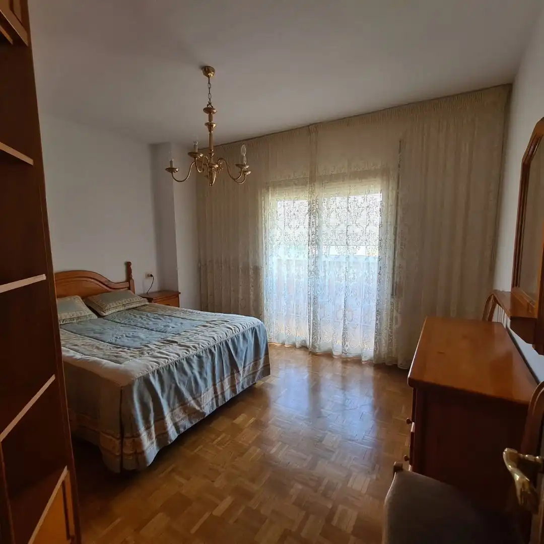 Piso de alquiler en Avenida Cantabria, Reyes Católicos
