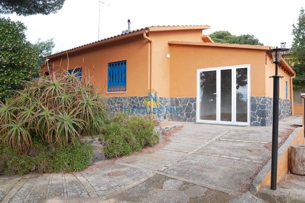 Vista exterior de Casa o xalet en venda en Riudarenes amb Jardí privat