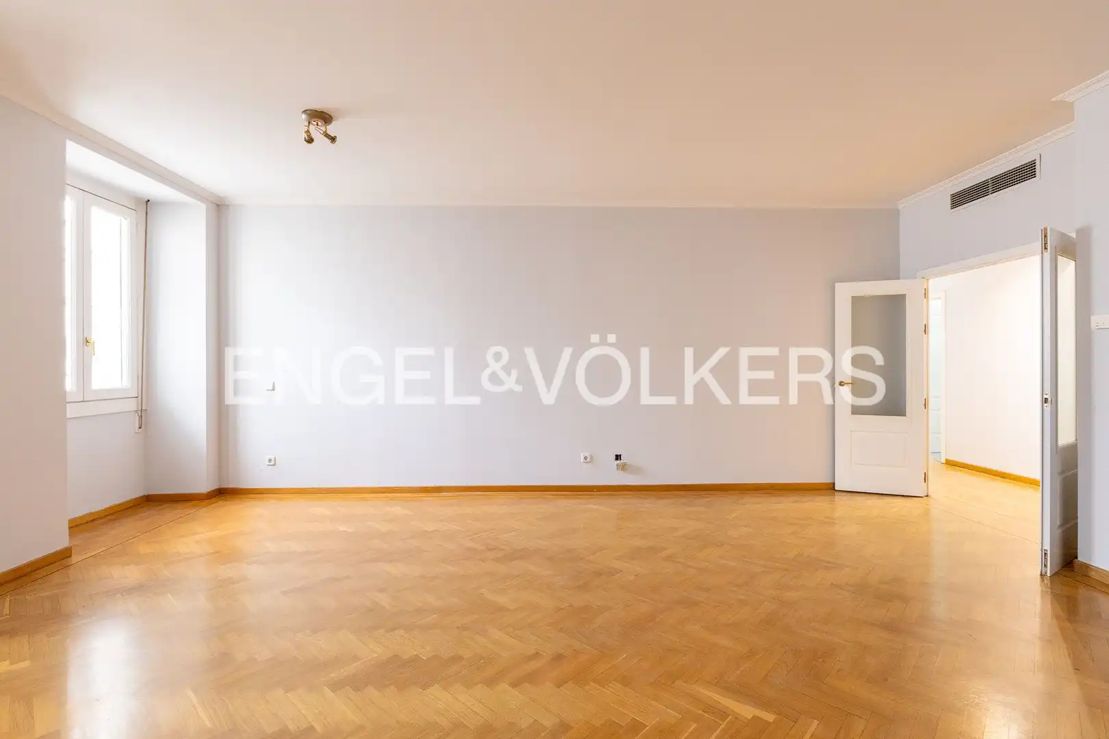 Living room of Flat for sale in Madrid  with Air Conditioner and Heating