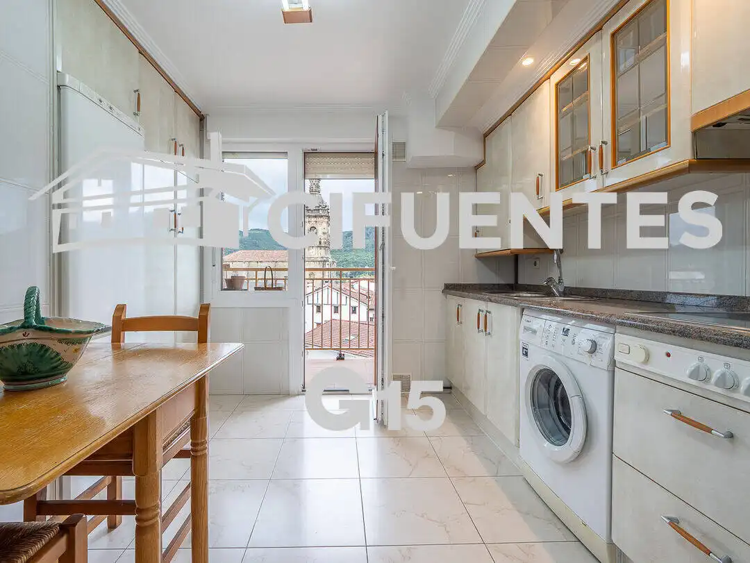 Küche von Wohnung zum Verkauf in Usurbil mit Terrasse, Abstellraum und Balkon