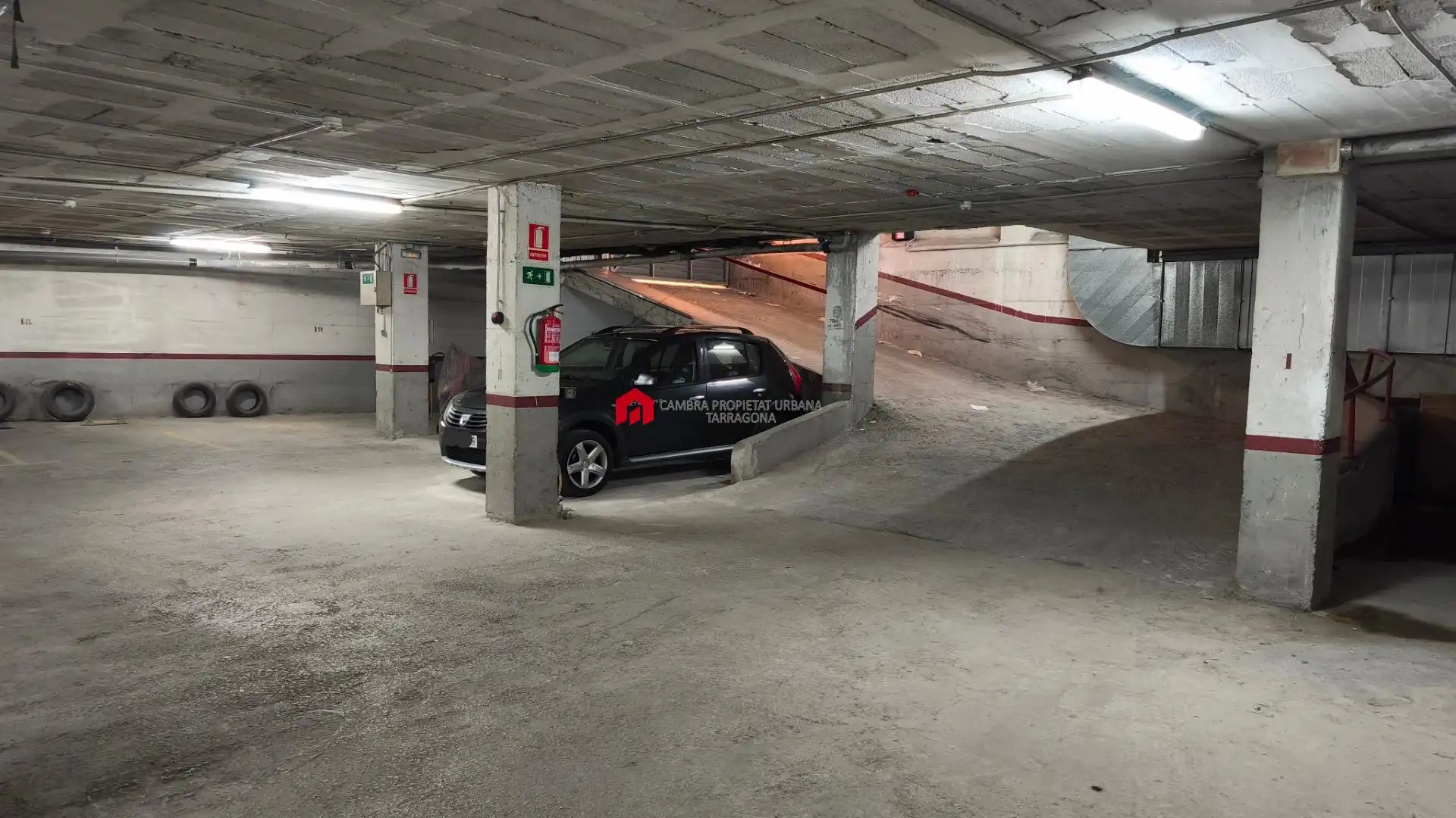 Parkplatz von Garage zum Verkauf in Tortosa