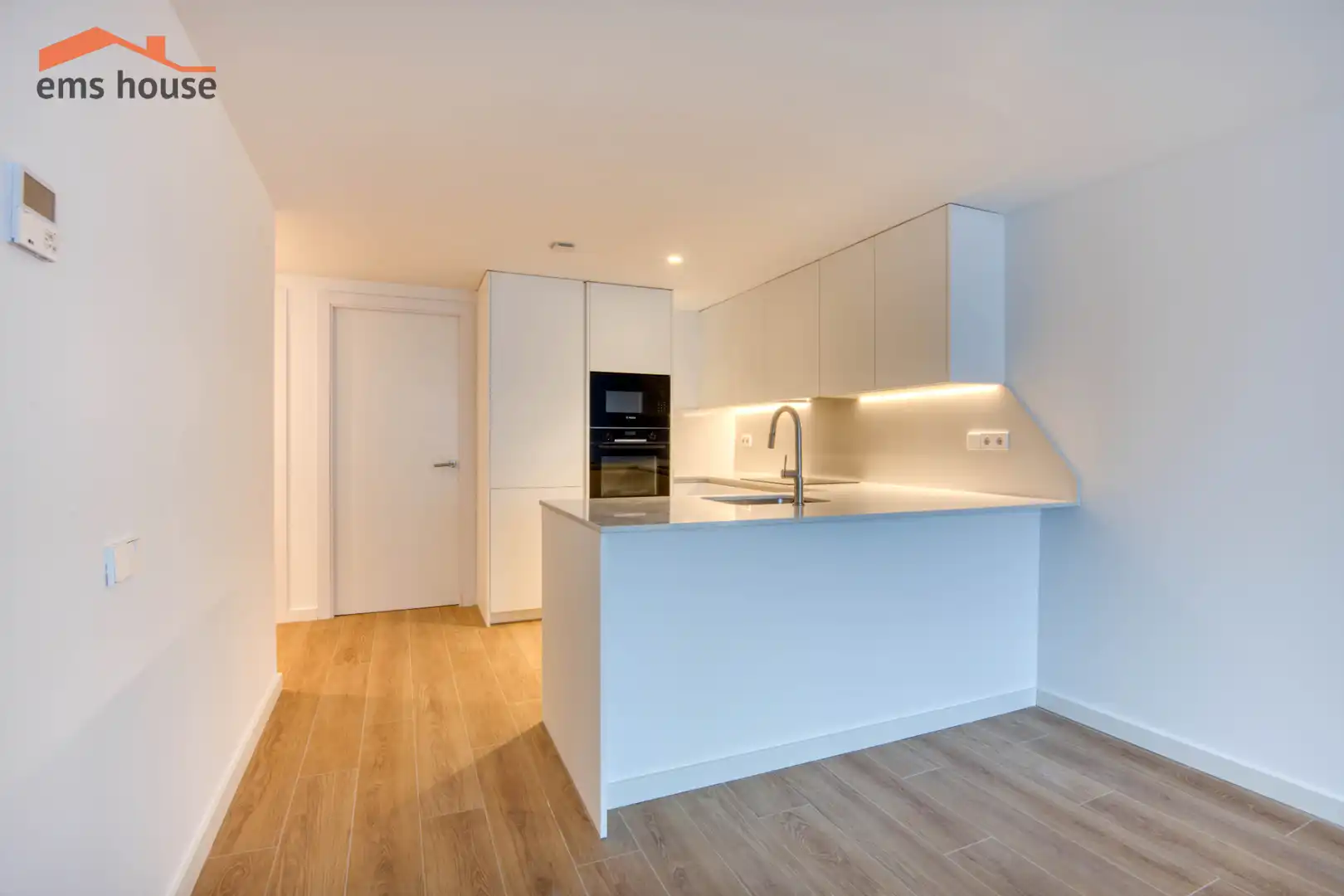Piano terra di nuova costruzione con piscina in vendita a Passeig de Josep Mundet 9, imagen 6