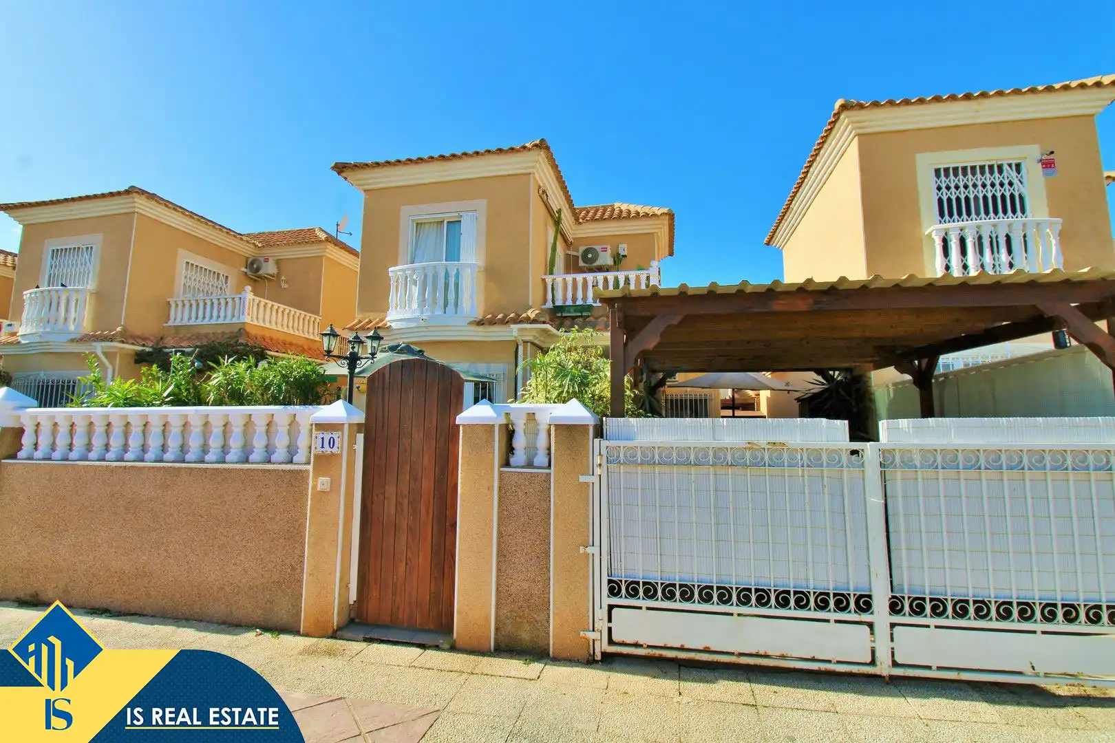 Chalet con piscina en venta en Orihuela Costa