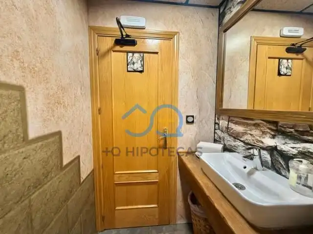 Baño de Local de alquiler en Yuncos con Aire acondicionado