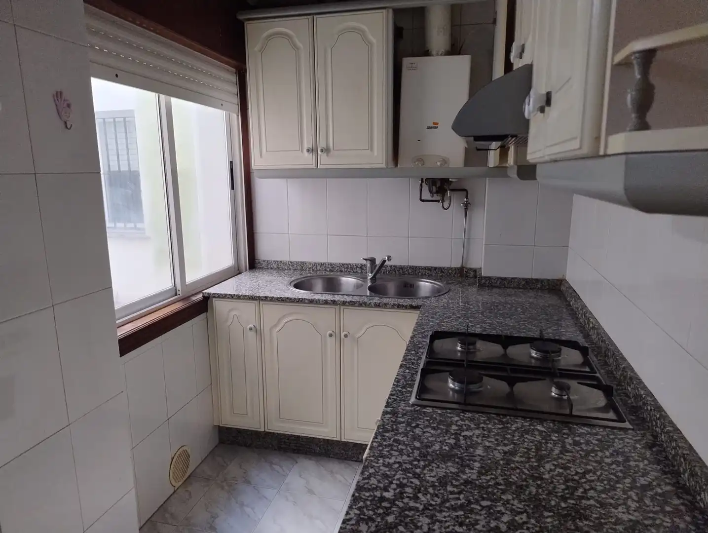Kitchen of Flat for rent in Santiago de Compostela   with Heating, Furnished and Oven