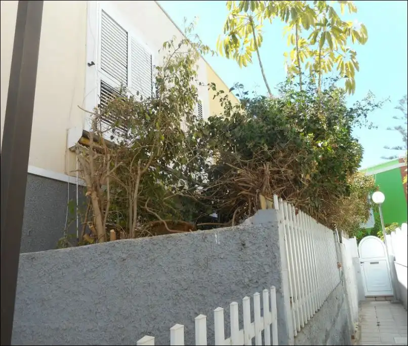 Vista exterior de Casa adosada en venta en San Bartolomé de Tirajana