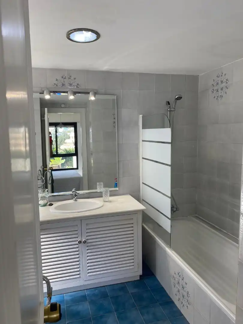 Baño de Piso de alquiler en Marbella con Amueblado y Se aceptan mascotas