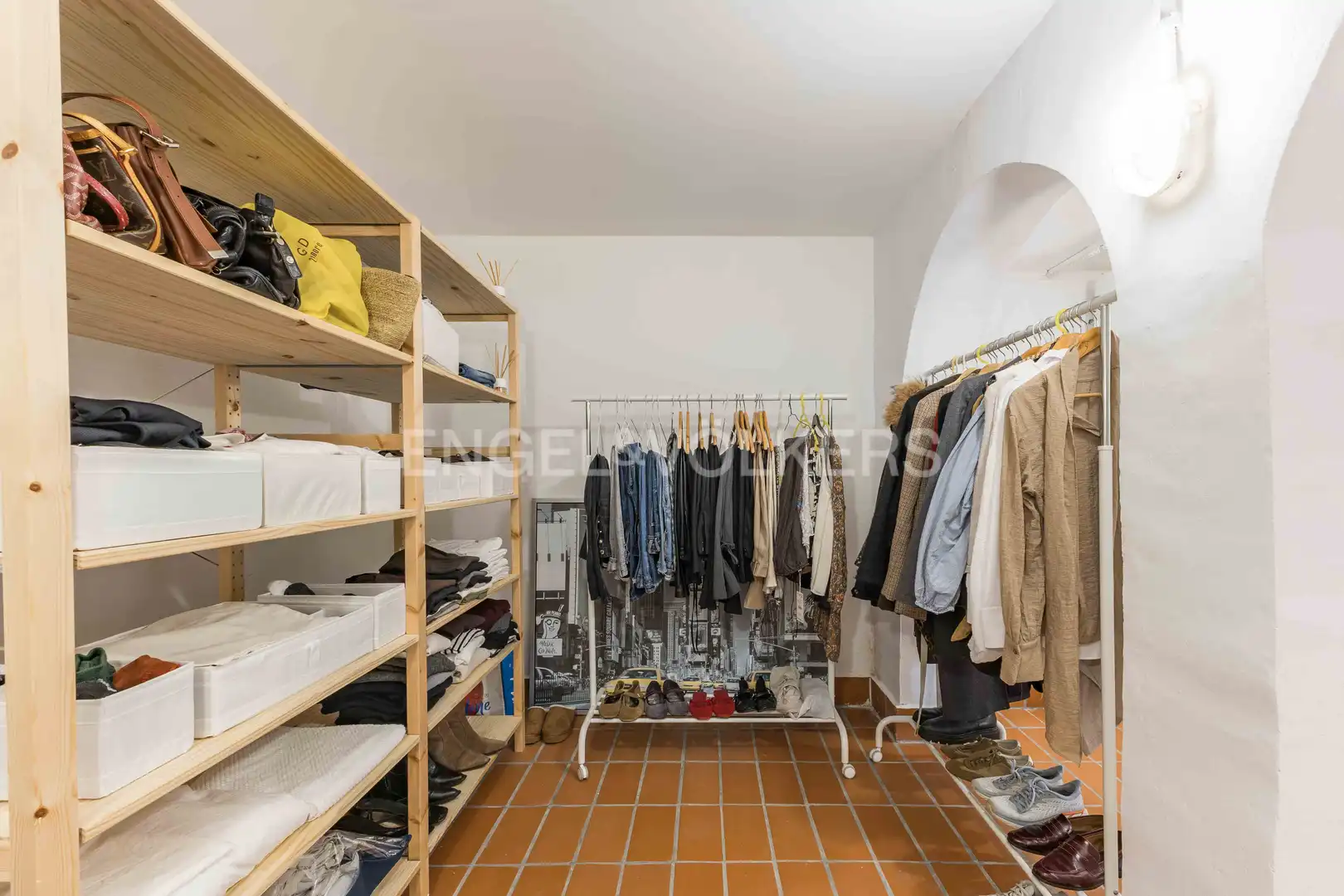 Wohnung zum Verkauf in Barcelona mit Klimaanlage, Heizung und Abstellraum