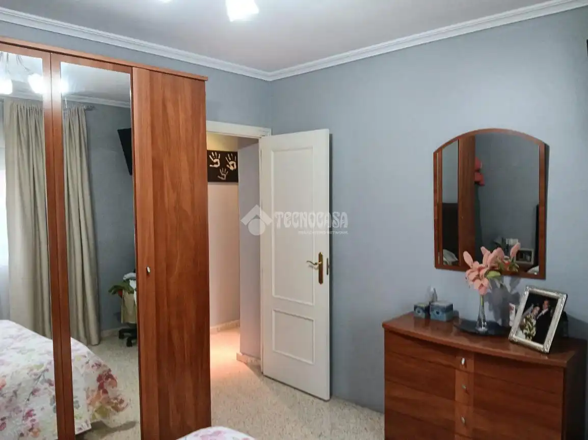 Habitación de Casa adosada en venta en Dos Hermanas con Aire acondicionado, Jardín privado y Trastero