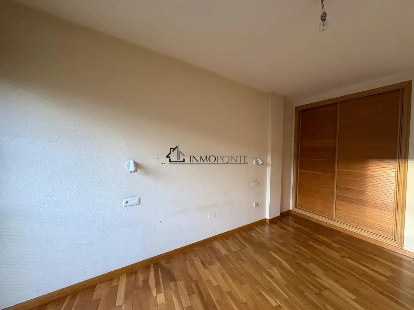 Schlafzimmer von Wohnung zum Verkauf in Pontevedra Capital 