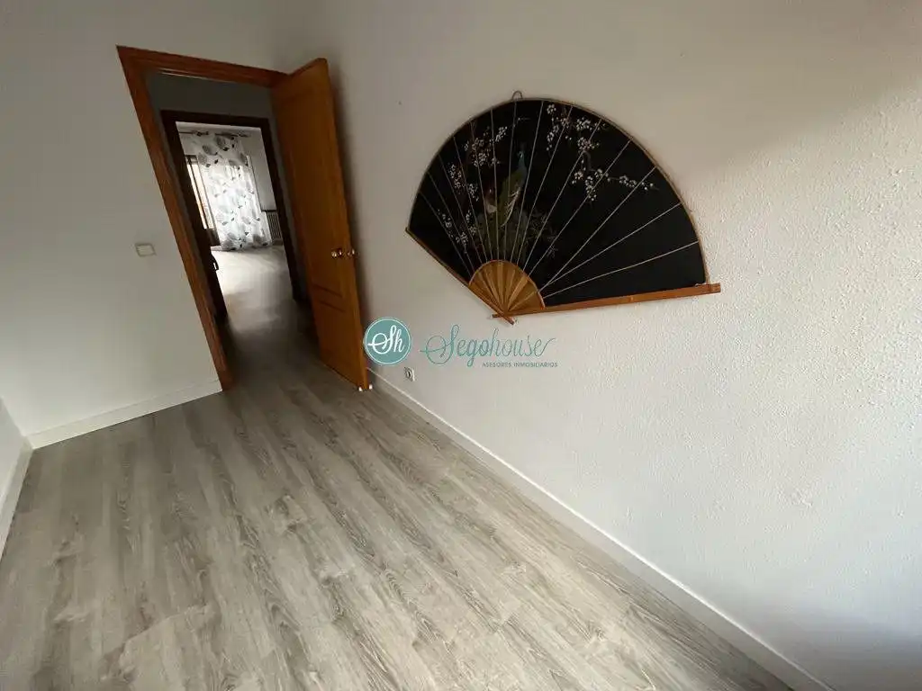Piso en venta en San Cristóbal de Segovia con Calefacción, Terraza y Trastero