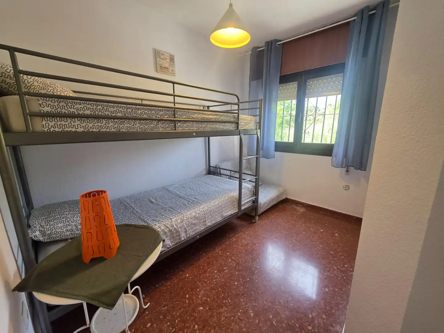 Habitación de Casa adosada de alquiler en Vélez-Málaga con Jardín privado, Terraza y Amueblado