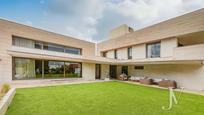 Vista exterior de Casa o xalet en venda en  Madrid Capital amb Aire condicionat, Calefacció i Jardí privat