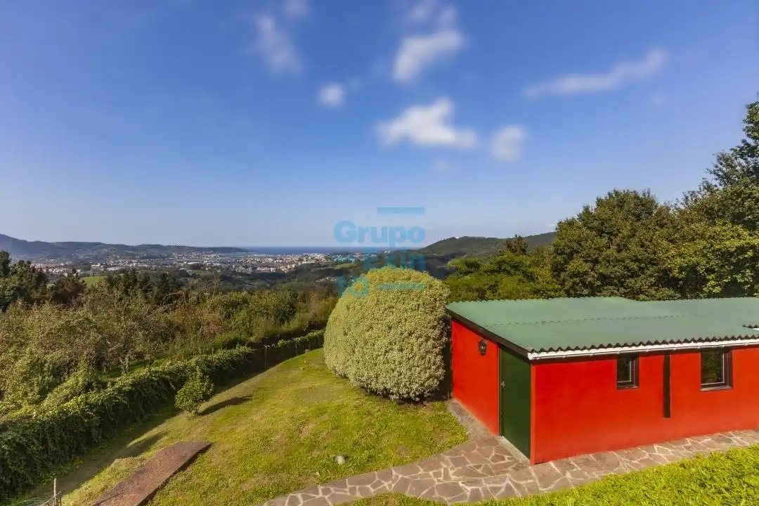 Jardí de Casa o xalet en venda en Irun  amb Calefacció i Jardí privat