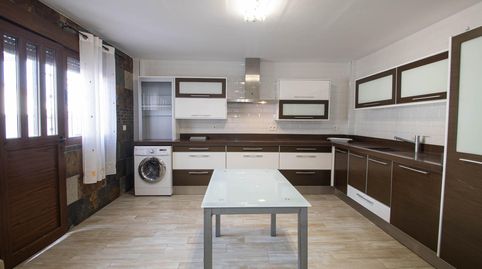 CASA EN UNA PLANTA  GRAN SÓTANO