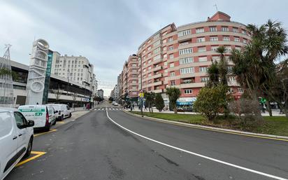 Vista exterior de Àtic en venda en Oviedo  amb Terrassa