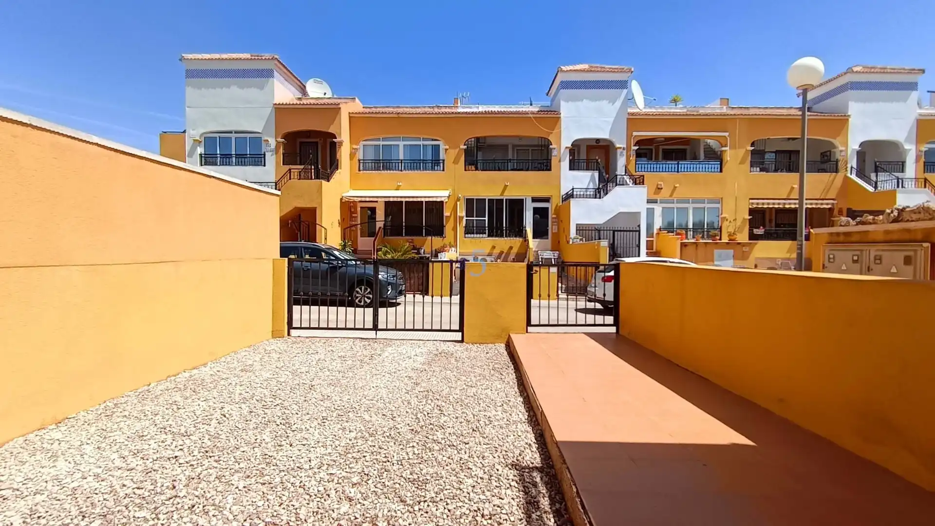 Vista exterior de Piso en venta en Los Montesinos con Aire acondicionado, Calefacción y Terraza