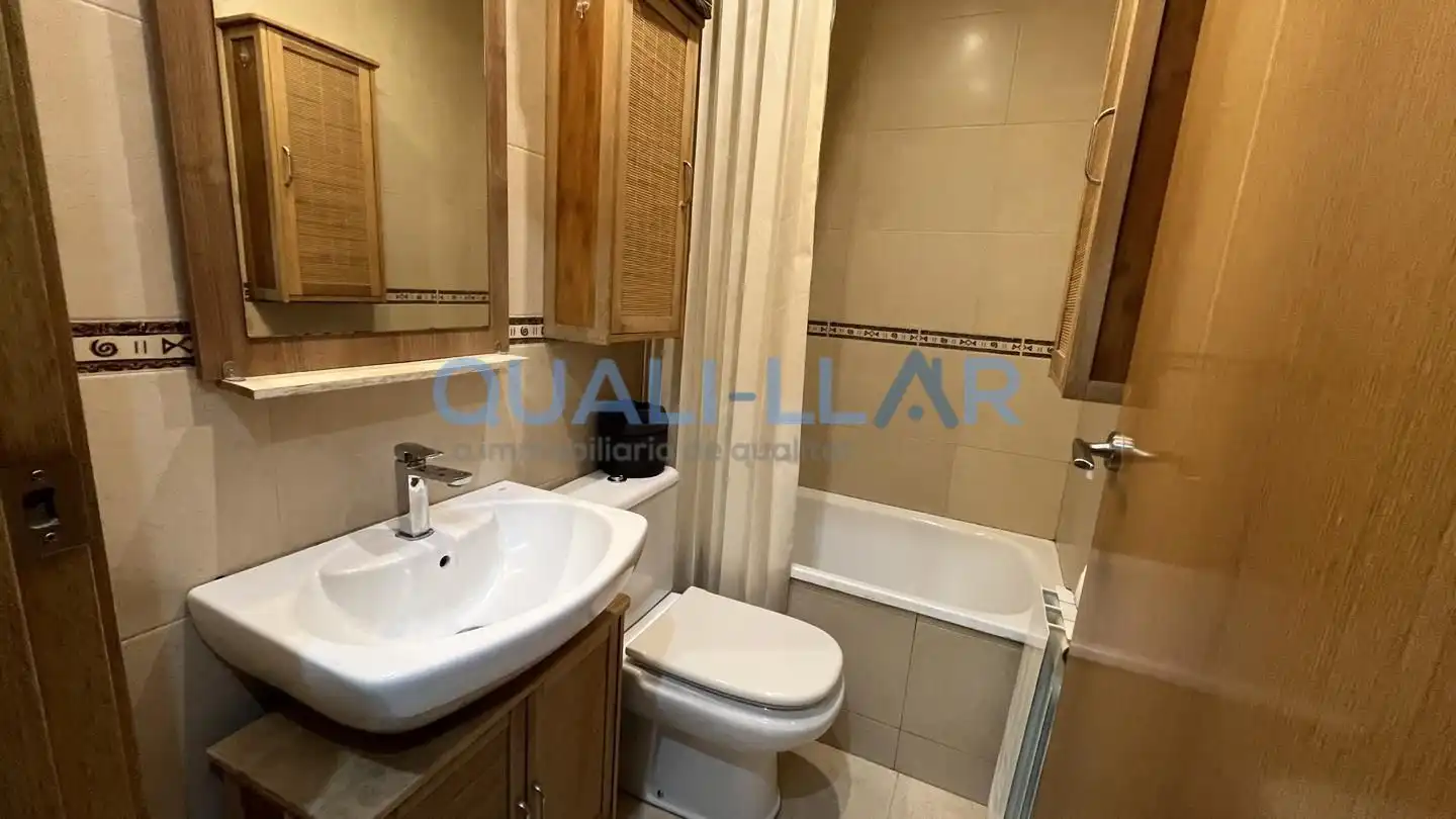 Bathroom of Duplexes for sale in Sant Feliu de Llobregat  with Air Conditioner, Heating and Parquet flooring