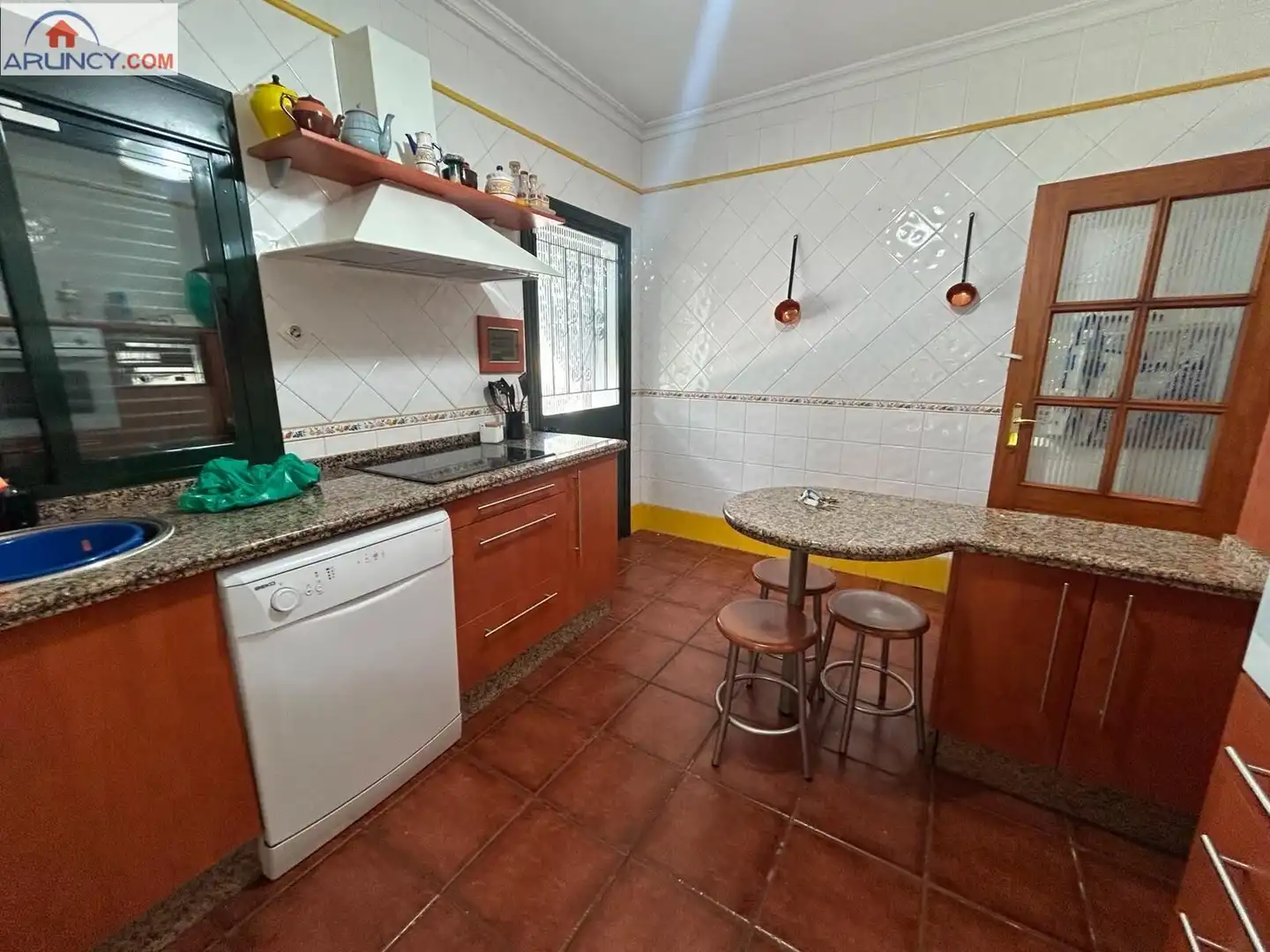 Kitchen of Houses for rent in Alcalá de Guadaira  with Air Conditioner, Private garden and Terrace