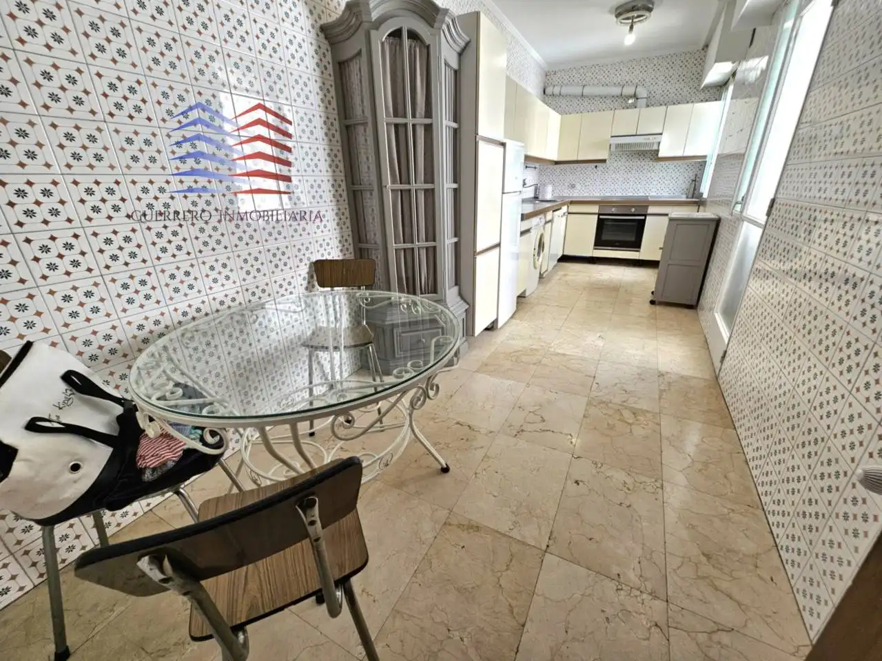 Cocina de Piso de alquiler en Ourense Capital  con Calefacción, Parquet y Trastero