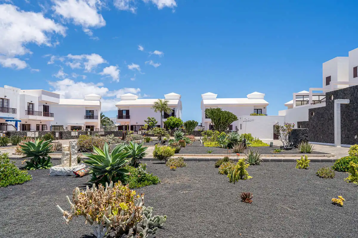 Vista exterior de Dúplex en venta en Teguise con Piscina comunitaria