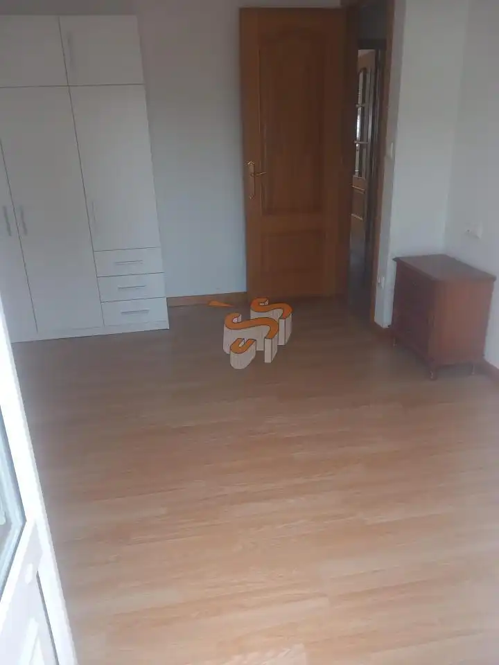 Dormitori de Apartament de lloguer en Ferrol amb Calefacció i Traster