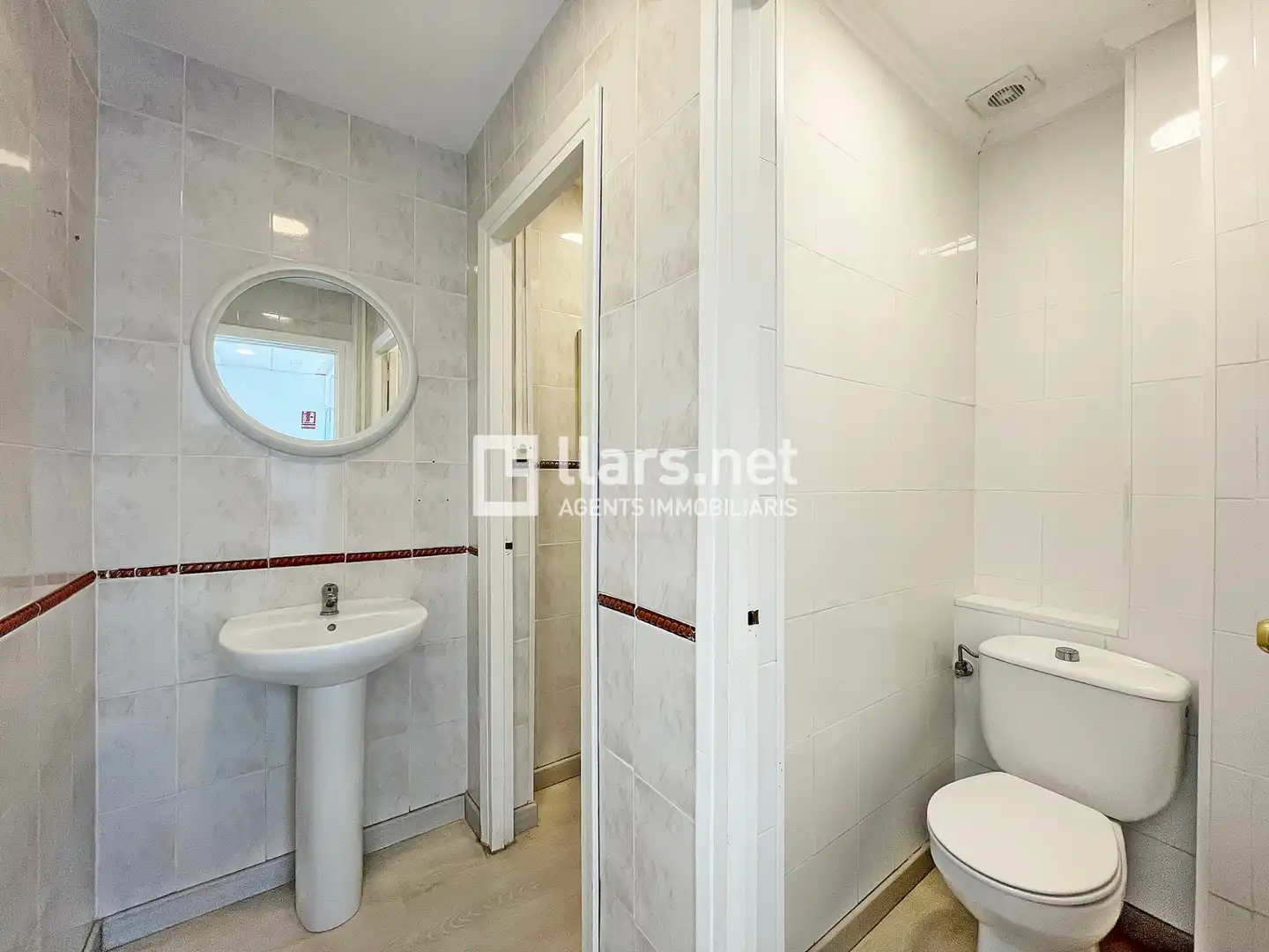 Baño de Local de alquiler en Sitges con Aire acondicionado