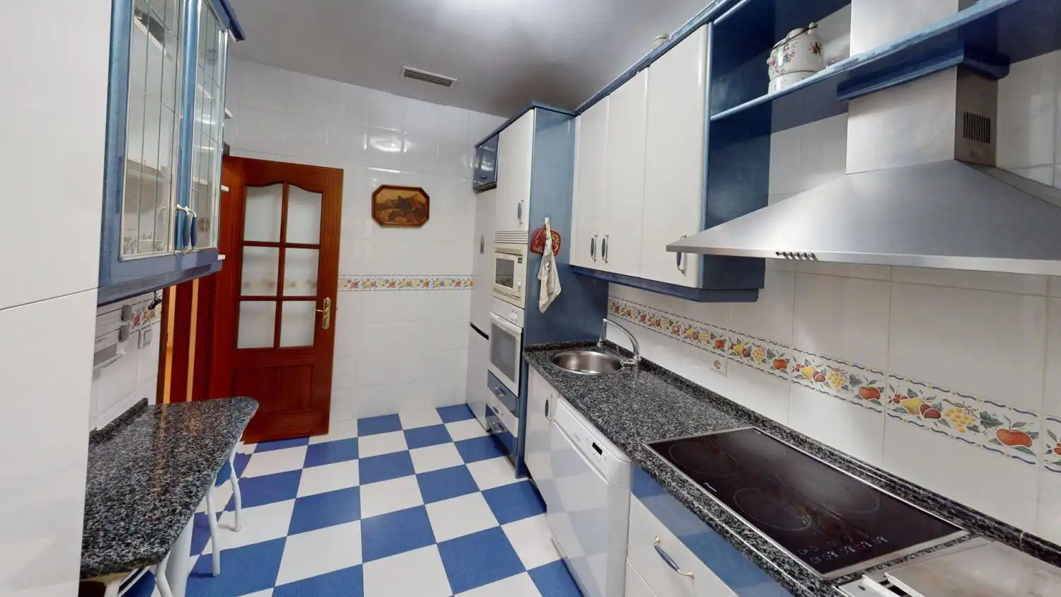Kitchen of Flat for sale in Sevilla  with Air Conditioner, Heating and Balcony